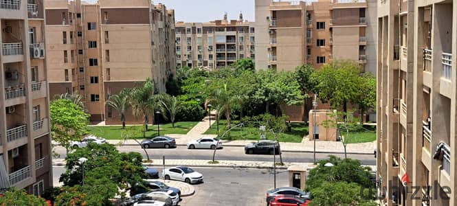 #للبيع شقة مساحه 96 متر في B7 طلعت مصطفى خالصه دور رابع طرفيه اتجاه بحري فيو نارو جاردن وبارك بجانب الخدمات و النادي