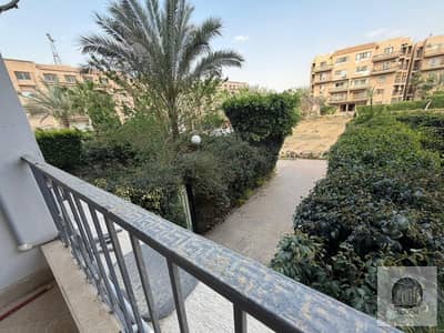 شقة للايجار في كمبوند المصراوية التسعين الجنوبي دور اول 150م غرفتين و2 حمام وريسبشن وليفينج بالمطبخ والتكييفات 25 الف