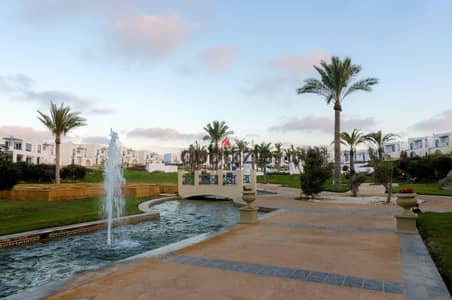 فيلا مميزة متشطبة بحمام سباحة استلام فوري بالتقسيط في راس الحكمة