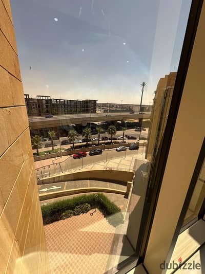 للايجار مكتب اداري في مول East Walk مساحة 160م متشطب بالتكيفات و بأطلالة علي محور جمال عبد الناصر سور في سور مع سودك و دقائق للجامعة الأمريكية