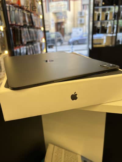 iPad Pro m4 13 inch 512GB battery 100% مشحون ٤ شحنات فقط