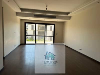 فرصة حصرية للإيجار. . شقة فاخرة 200م بالتكييفات والمطبخ في "الكورت يارد - بيفرلي هيلز"!Exclusive rental opportunity. . Luxury apartment 200m with air co