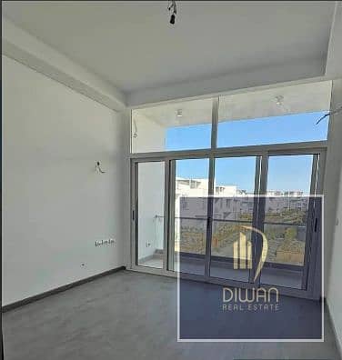 Ready-to-move, ultra-lux finished apartment in the heart of New Alamein, North Coast. Fantastic view of the crystal lagoon and towers.