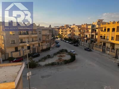 دوبلكس مميز في المستثمرين الجنوبية في التجمع الخامس