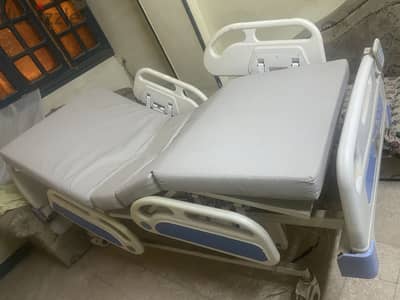 سرير طبي ٣ حركه ماركه UPS