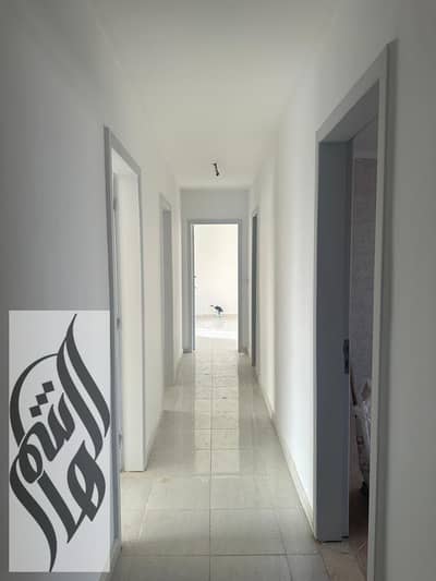 211 sqm apartment for rent in Madinaty, new lease, 3 bedrooms, 3 bathrooms, 3 balconies, direct club view, natural gas, no annual fees.