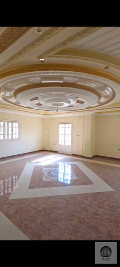 شقة مميزة للبيع في جنوب الاكاديمية دور ثاني 180م تشطيب سوبر لوكس 3غرف و2حمام بسعر لقطة