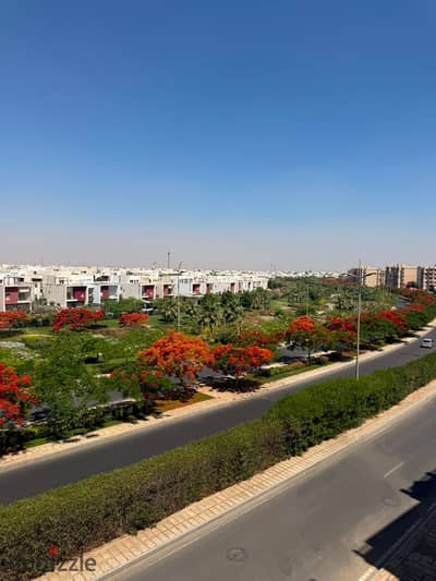 #For Sale, an apartment of 124 square meters in B6, with complete hotel finishing, located on the third floor, corner view of the park, next to services and South Park.