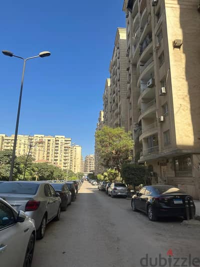 للبيع شقة بالعادي جراند سيتي