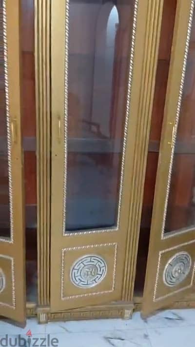 متاح ومتوفر الاسكندريه. نيش 3 ضلف وبوفيه ٤ضلف دهبي بمرايا