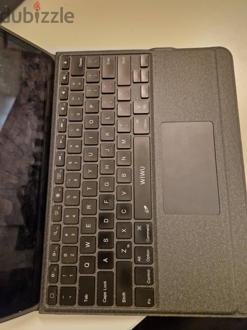 Ipad pro 12.9 4th generation with keyboard 1