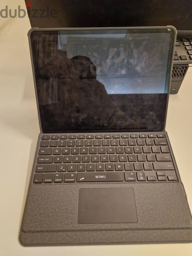 Ipad pro 12.9 4th generation with keyboard 5