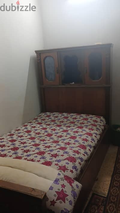 غرفه نوم بمكتبه بحاله جيده