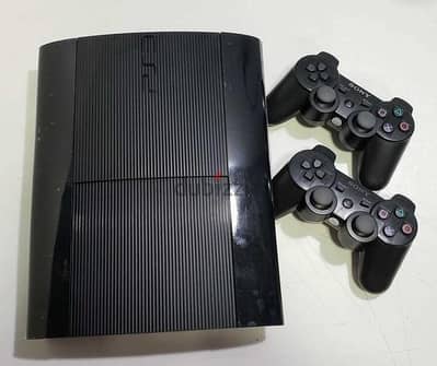 للبيع جهاز بلايستيشن ٣ سوبر سليم مساحه ٥٠٠ جيجا معدل مع دراعيين اصليين