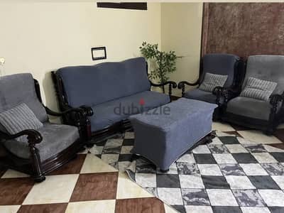 طقم انتريه للبيع خشب زان اصلي محمل تقيل والصور علي الطبيعه ومعاه سفره