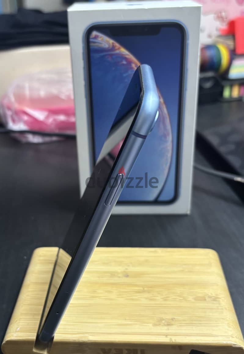 Apple - iPhone XR 4