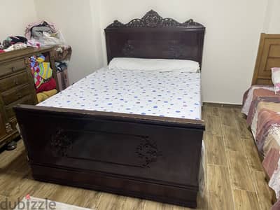 سرير خشب حجم كبير  ( بدون المرتبة )