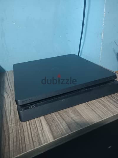Ps4 سليم 1TB معاه 3 دراعات اصليين زيرو للبيع