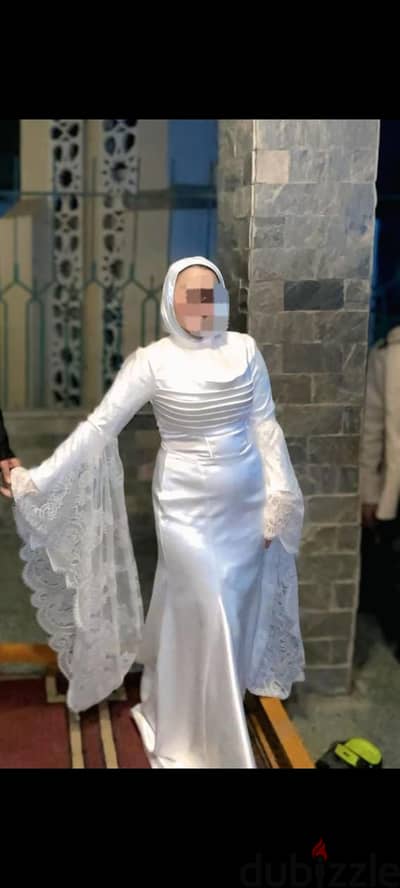 فساتين للبيع