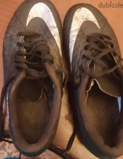 للبيع جزمه كوره NikeHypervenom اصليه 