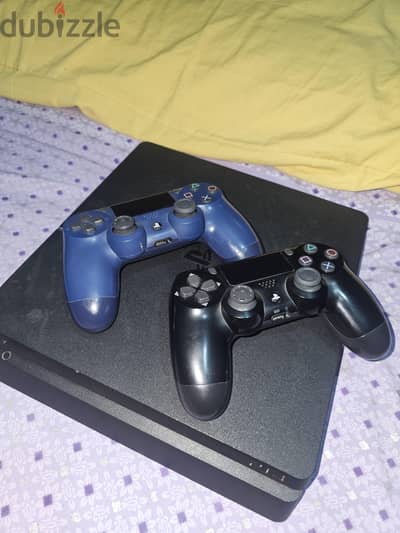 Playstation 4 slim 1TB معاه دراعين ps4