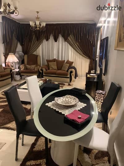 شقه لايجار فرش وسكن جديد موقع مميز بجوار سيتى ستارز اول مكرم