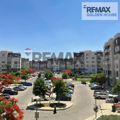 140 SQM in Madinaty B10. . Second floor, 3 bedrooms, 2 bathrooms, police allocation, special finishing, sold fully furnished with appliances due to tra