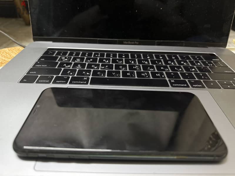 Apple - iPhone 11 Pro Max 2