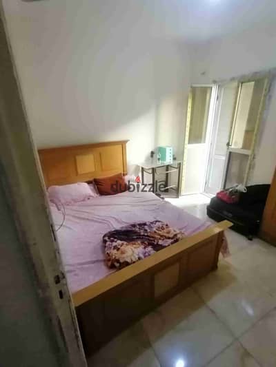 Furnished apartment in Maadi close to the Maadi Metro and Freedom Square and the Corniche and Sadat Academy, Rici Street, second floor, consisting of two bedrooms, a reception, a bathroom, a kitchen with natural gas, a balcony