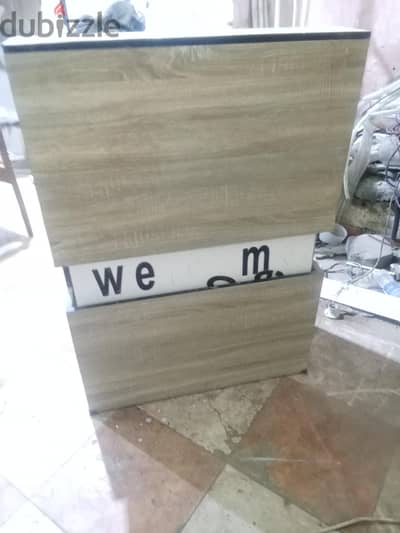 وحده استقبال وكمبيوتر عرض 90 ارتفاع 1.20 متر حالتها ممتازه 2 درج