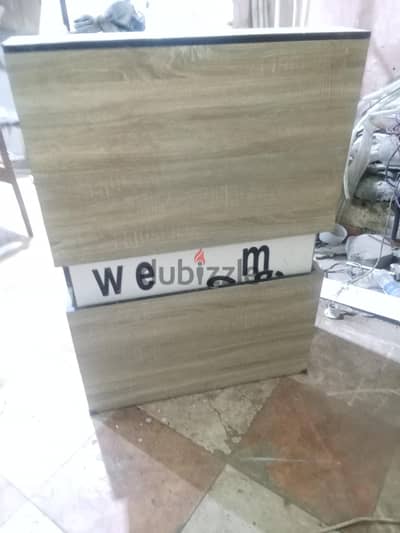 وحده استقبال وكمبيوتر عرض 90 ارتفاع 1.20 متر حالتها ممتازه 2 درج