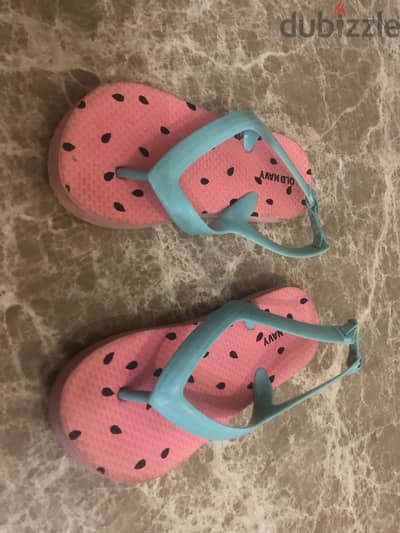 Old Navy. . Flip flop