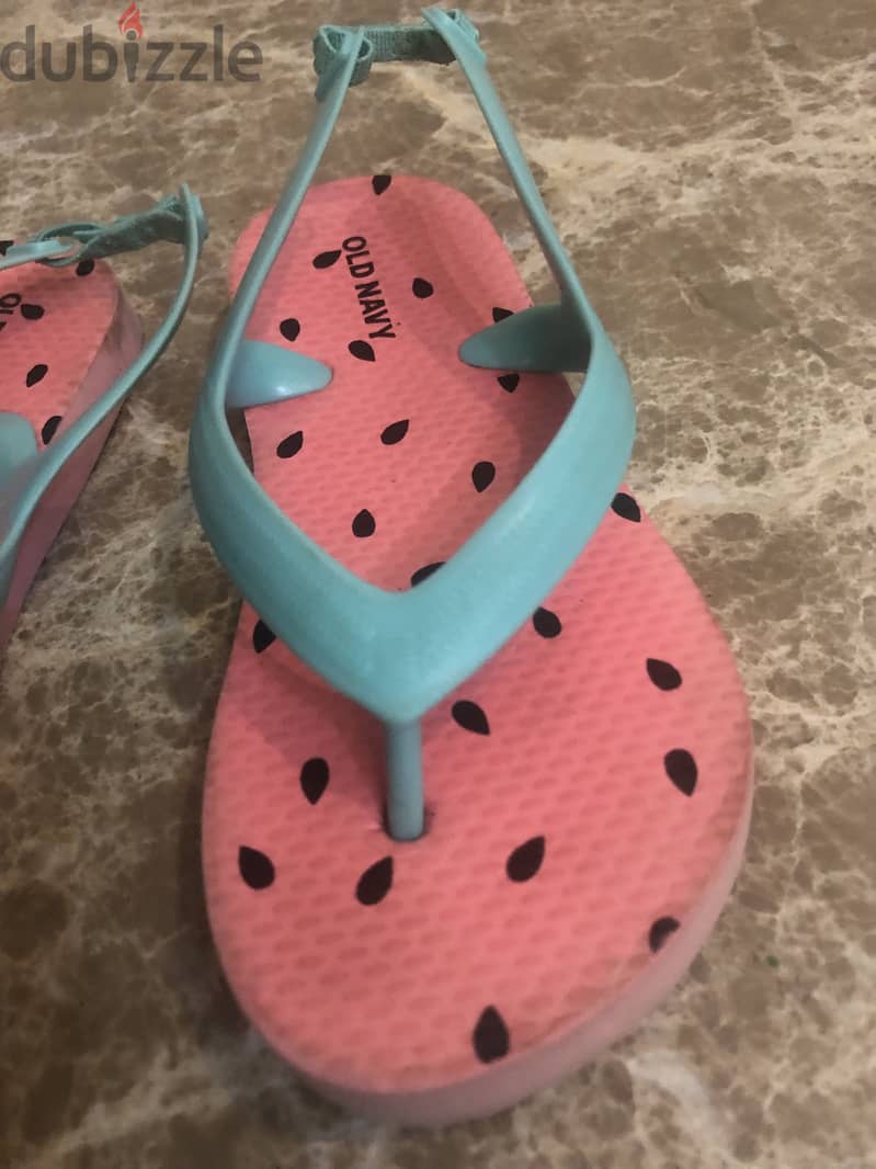 Old Navy. . Flip flop 1