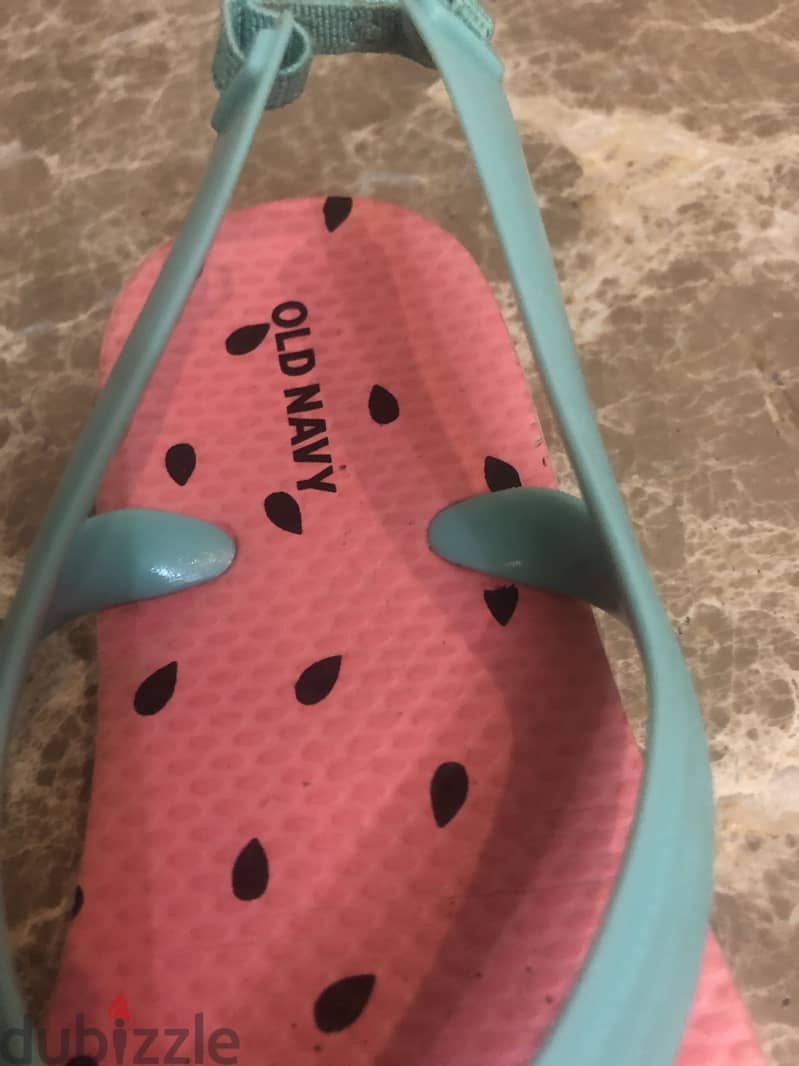 Old Navy. . Flip flop 3