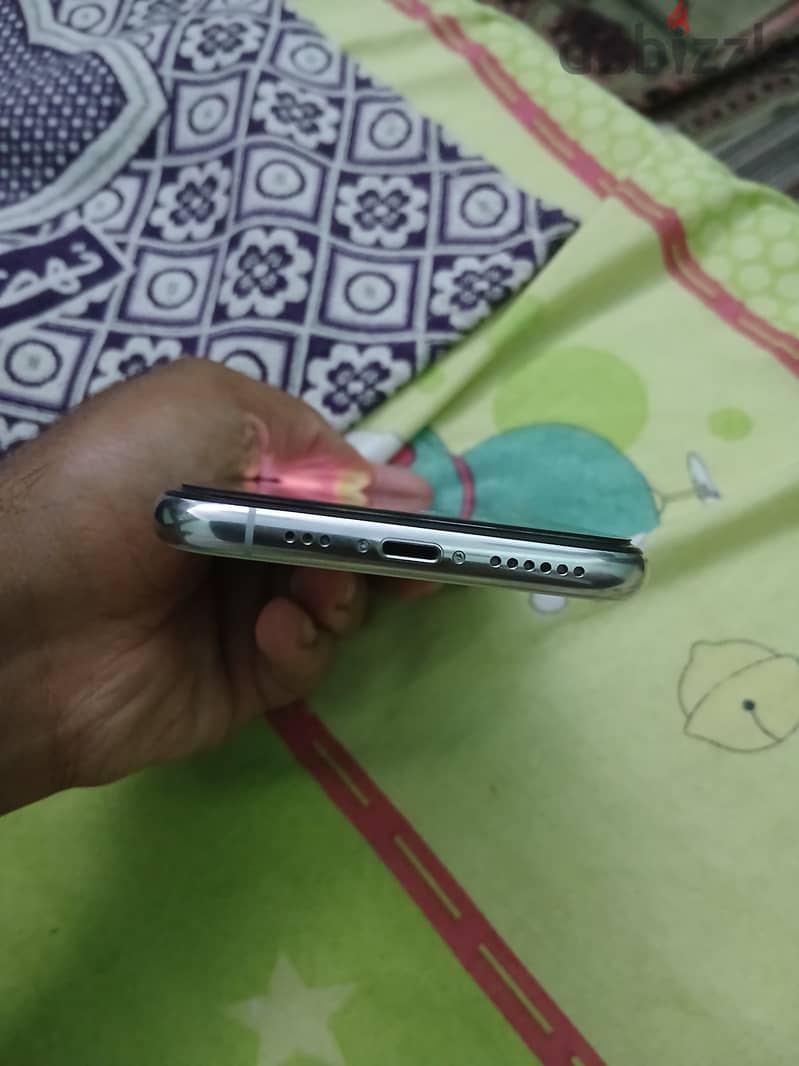 Apple - iPhone 11 Pro 6