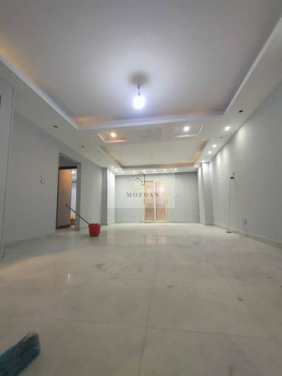 Apartment for rent, 200 meters, super deluxe finishing, in a prime location in Zahraa El Maadi next to Hub 50 mall