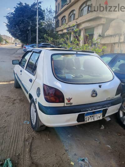 فورد فييستا 2000
