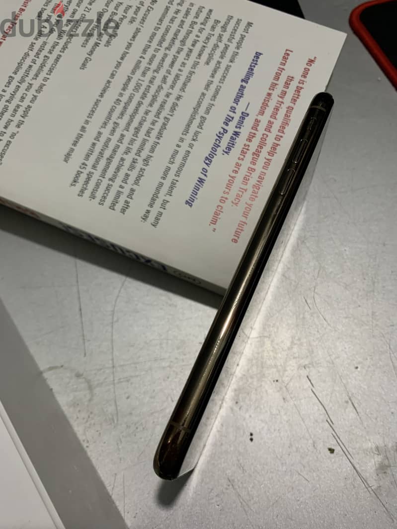 iPhone XS with box 1
