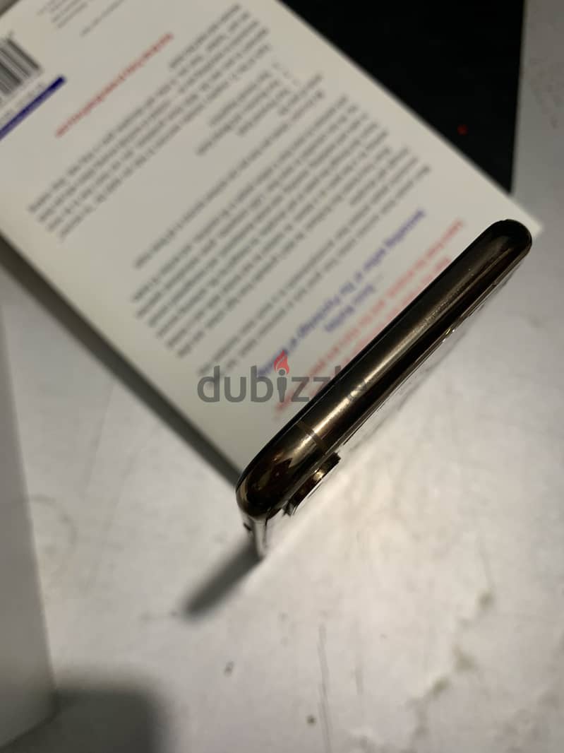 iPhone XS with box 3