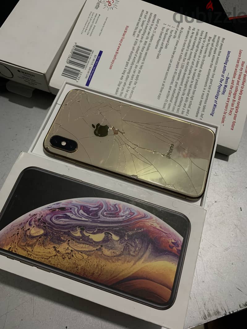 iPhone XS with box 4