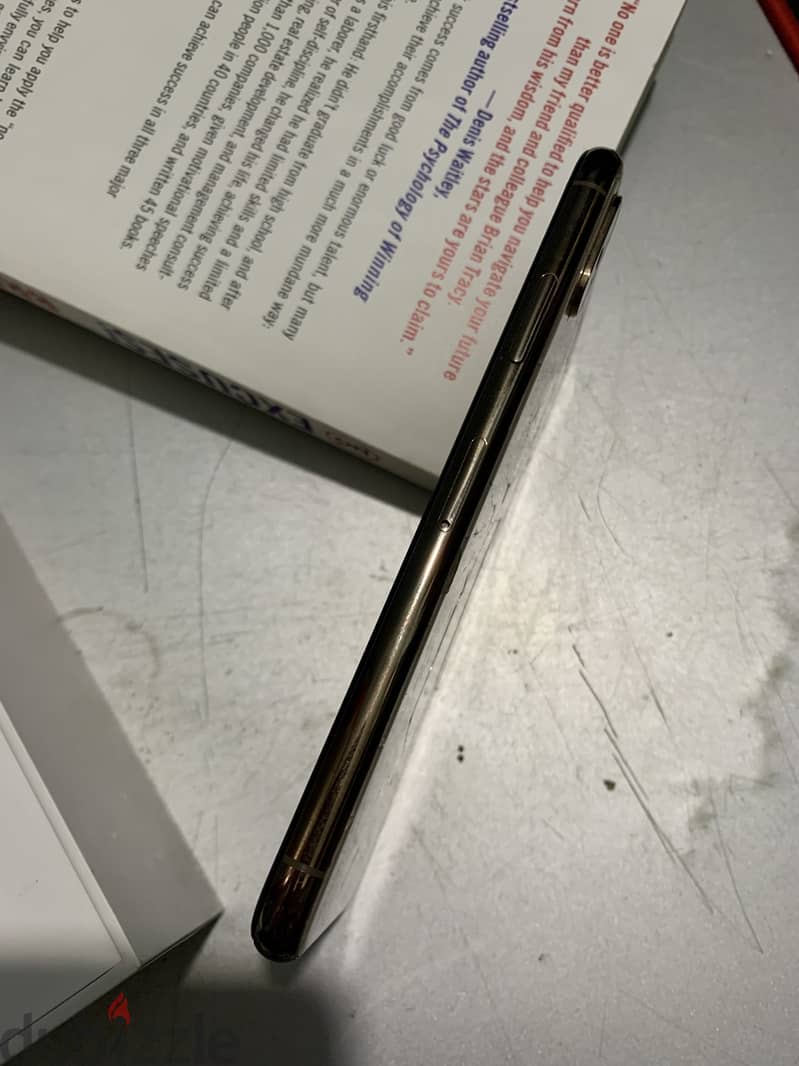 iPhone XS with box 5