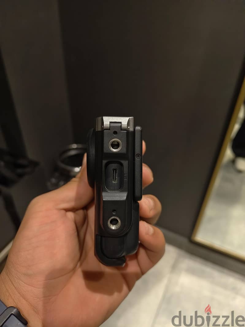 Canon PowerShot V10 4K Vlogging Camera – Used 1