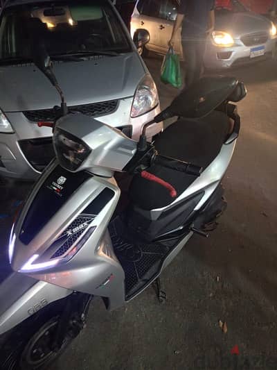 سكوتر فيجوري xmax موديل ٢٢