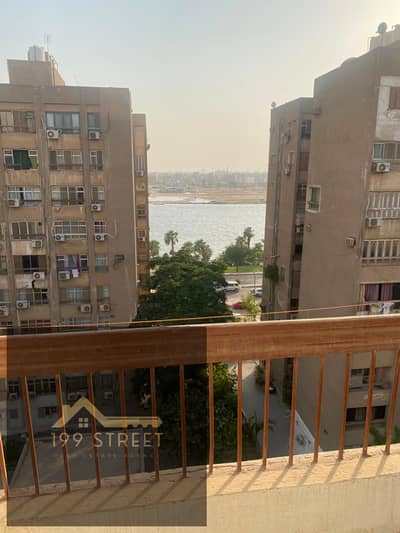 شقة للبيع على كورنيش المعادي بإطلالة بانورامية على النيل من جميع الاتجاهات، تشطيب ممتاز، بالدور الثامن مع 2 أسانسير، فرصة مميزة للسكن والاستثمار