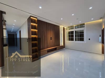 Apartment for sale in Hadayek Al-Ahram: "Super Lux" finish, never before occupied, located next to Gate 2. It features a prime location near the main