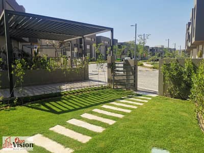 Etapa - City edge للبيع تاون هاوس كورنر على أعلى تبه بالشيخ زايد 364م مساحة ارض 274م مساحة مباني 4 غرف  4 حمام  غرفة بحمام للناني تشطيب كام على المفتا