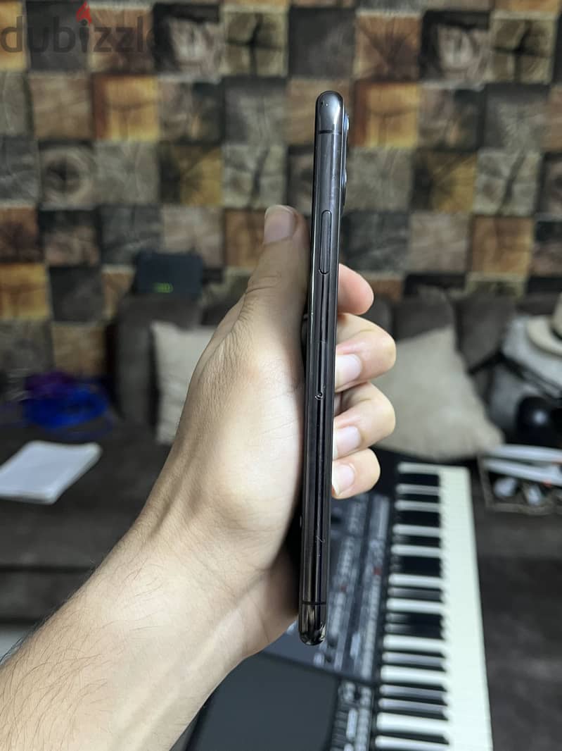 Apple - iPhone 11 Pro Max 1