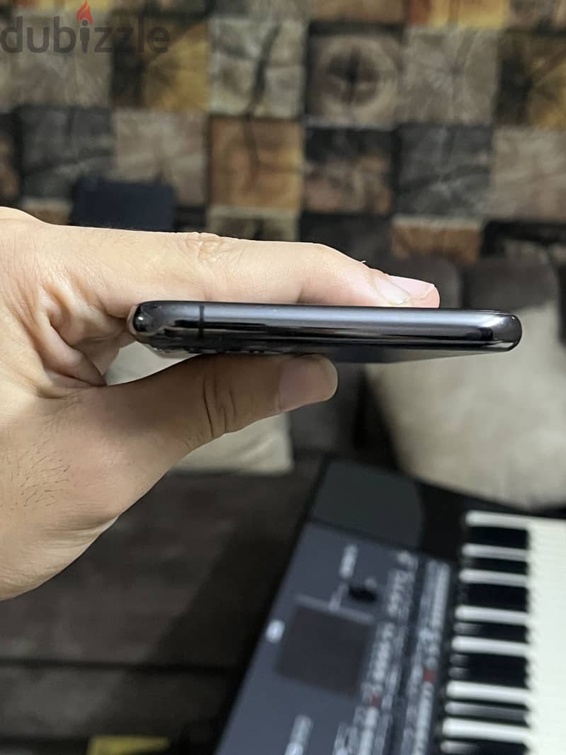 Apple - iPhone 11 Pro Max 4