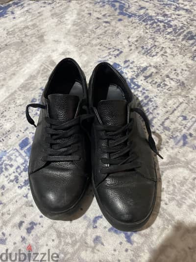 Black casual shoes