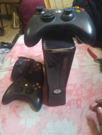 اكس بوكس 360سليم  متعدل وعليه اللعاب+3 ادرعه